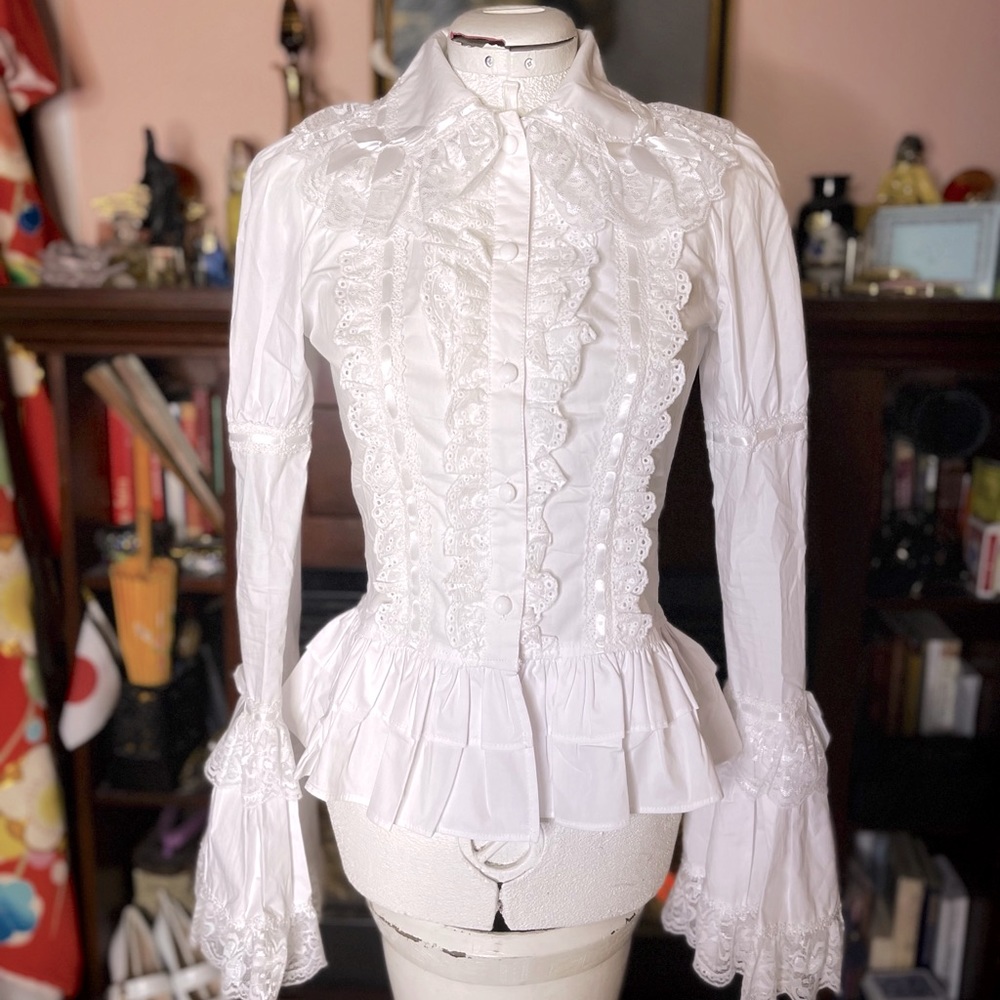 « NEW » Victorian White Blouse